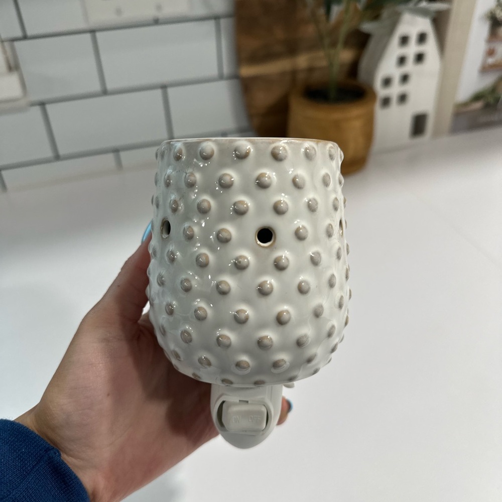 Dotted Detail Scentsy Warmer
